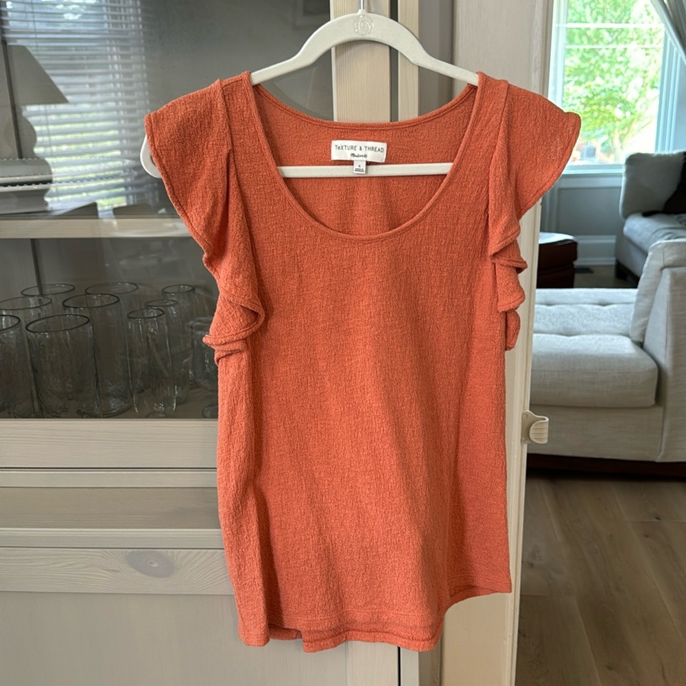 Madewell TeXTURE & THREAD ruffle sleeve tank top. Orange/peach color. Size S